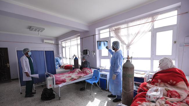 Covid-19-Patienten werden in einem Spital in Ghazni behandelt.