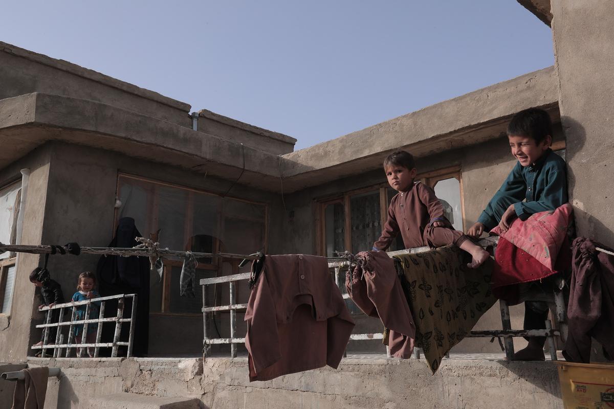 Kinder in einem Dorf nahe Ghazni, Afghanistan