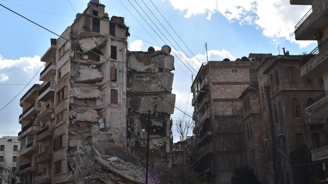 Bilder der Zerstörung nach dem verheerenden Erdbeben in Aleppo