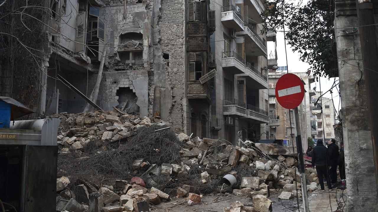 Bilder der Zerstörung nach dem verheerenden Erdbeben in Aleppo
